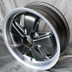 FUCHS MAXILITE 6X15 130/5 ET 36 SVART FUCHS MAXILITE 6X15 130/5 ET 36 SVART